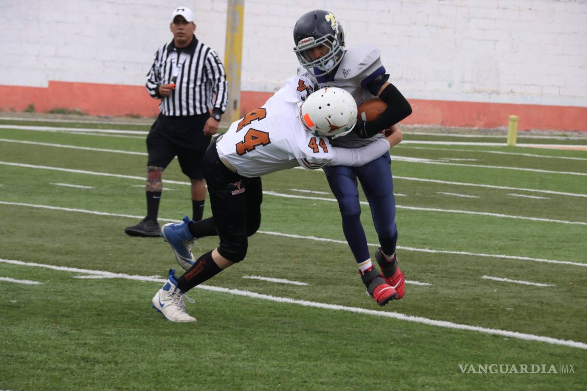 $!Grandes jugadas en las tres categorías entre los clubs Lobos y Águilas Moradas en la jornada sabatina.