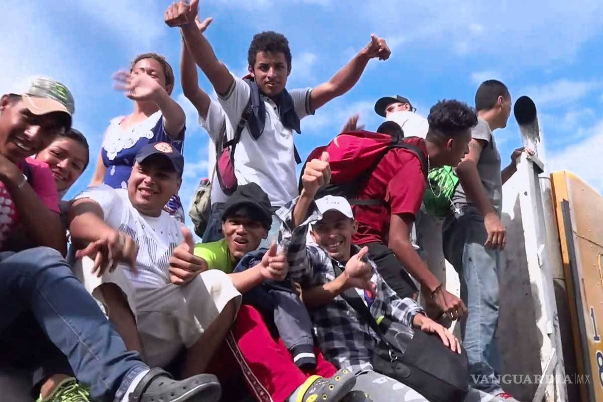 $!Los soldados mexicanos no quisieron o no pudieron frenar la caravana: Trump