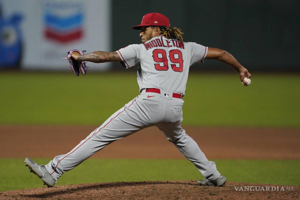 $!Keynan Middleton (99), quien no es objeto de esta demanda, dejó a los Angelinos de Los Ángeles como agente libre después de la temporada 2020.