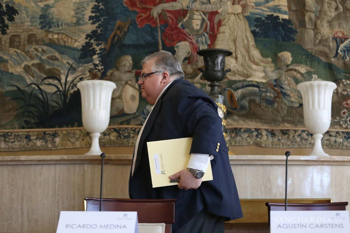 Anuncia Carstens su salida de Banxico... en medio de 'tormenta' económica