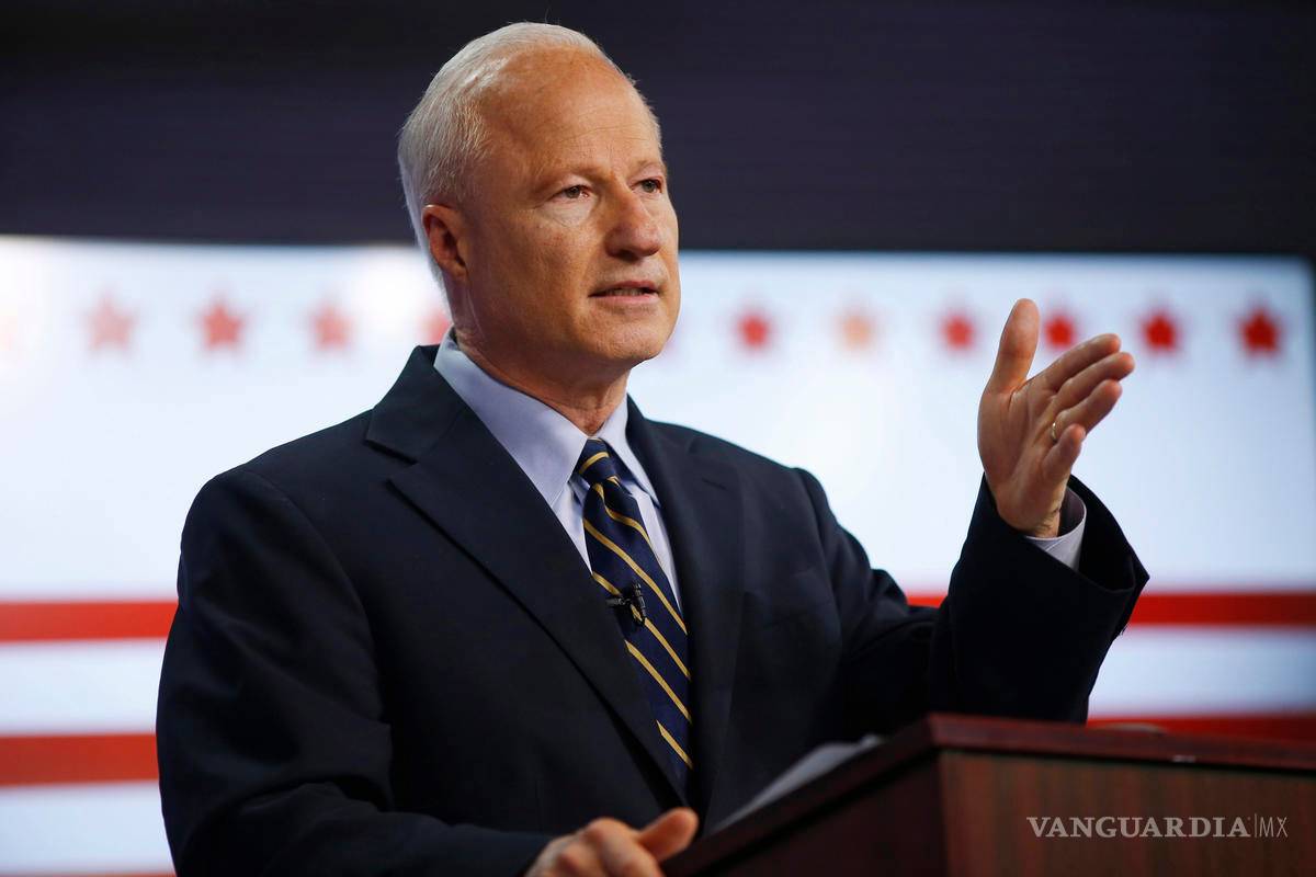 Republicano urge a Trump a cambiar de equipo para resolver crisis migratoria