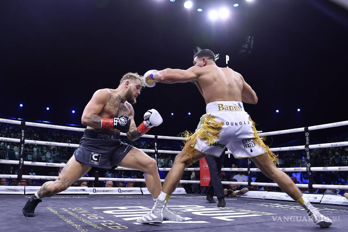 En su debut como boxeador profesional, Jake Paul es derrotado por Tommy Fury