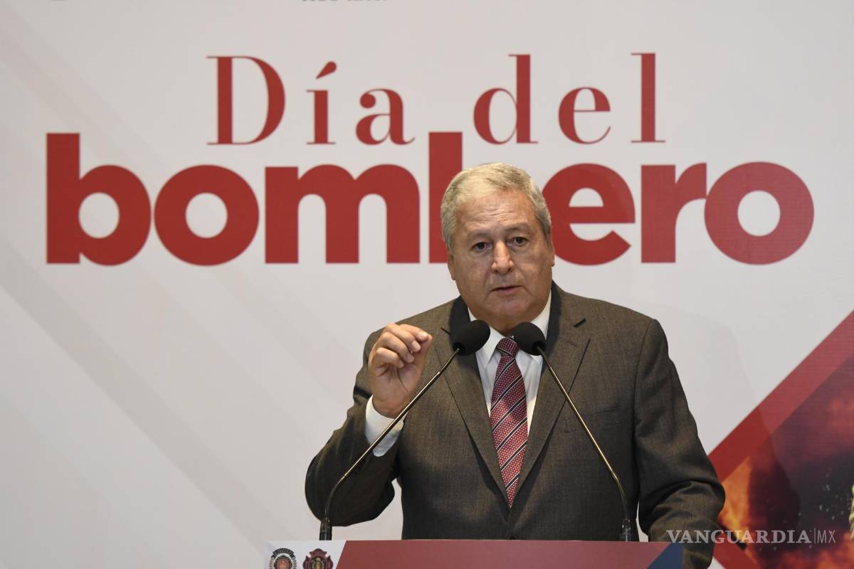 $!El edil agradeció la “heroica, incansable y desinteresada labor de nuestros bomberos caídos”.