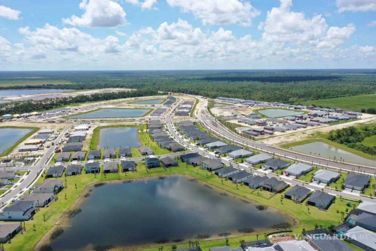 $!Vista aérea de la organización de las casas construidas en Babcock Ranch entorno a unos lagos capaz de suportar el impacto de los fenómenos naturales.