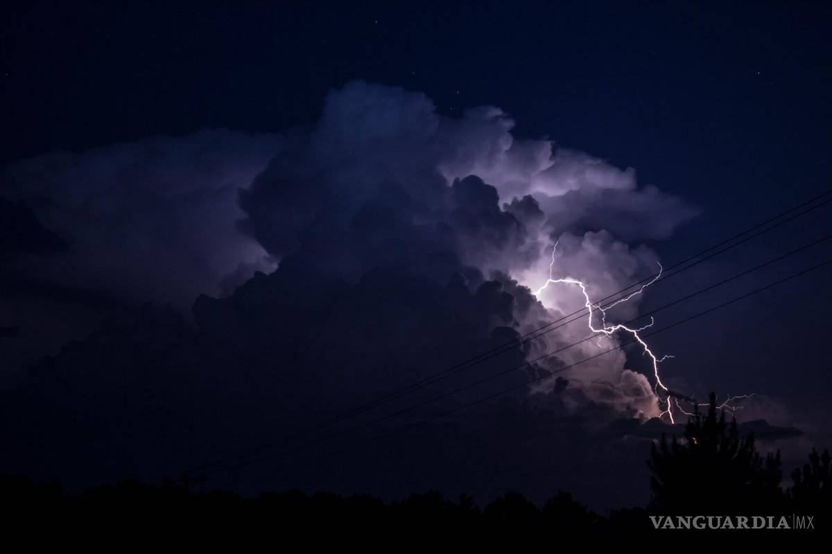 Saltillo: ¡Increíble! Cae rayo en el baño de una casa en Misión Cerritos; destruye el techo y cableado