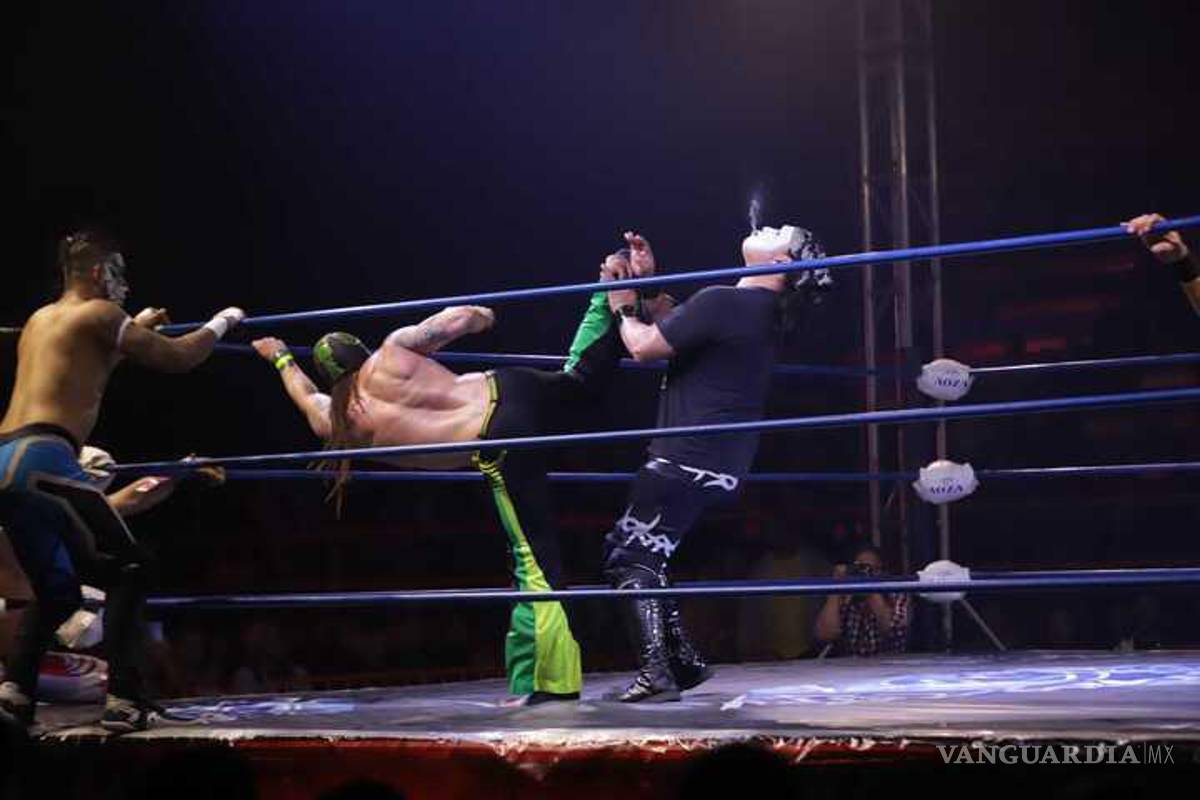 Vibrante noche de lucha libre vivió Saltillo este sábado