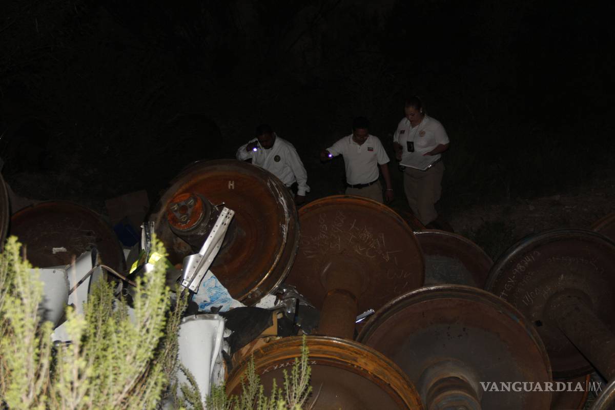 $!Dormita trailero y carga lo aplasta