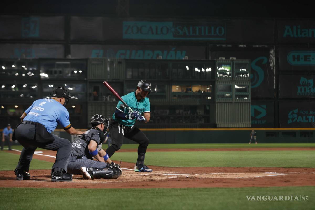 $!Saraperos reaccionó con cuadrangulares en la parte final del encuentro.
