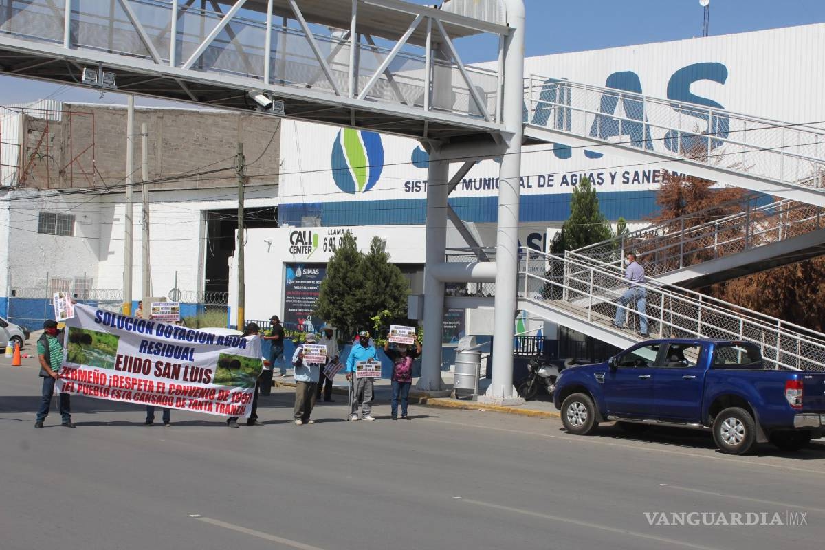 Habitantes de ejido en Torreón exigen agua para riego o romperán tuberías