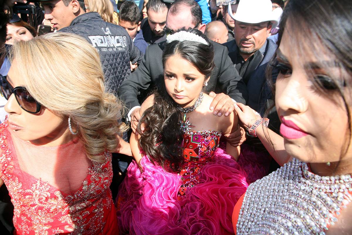 $!Llegó la fecha, miles llegaron al ejido La Joya para los XV de Rubí