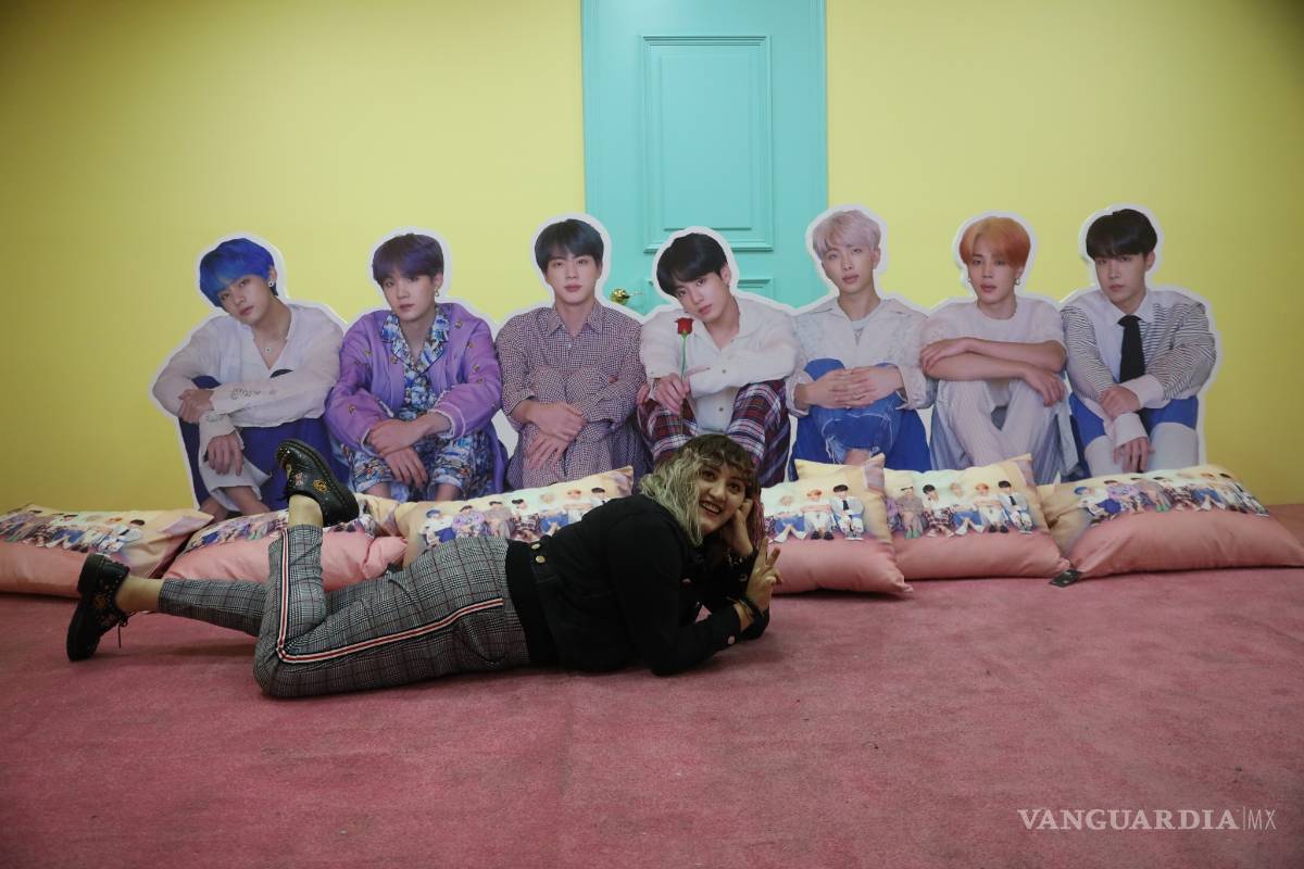 $!Fans hacen largas filas en la apertura de la tienda en México dedicada a la banda surcoreana BTS