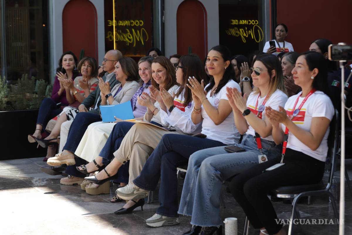 $!Autoridades estatales y representantes de la iniciativa privada encabezaron la inauguración del Punto Violeta en Parque Centro.