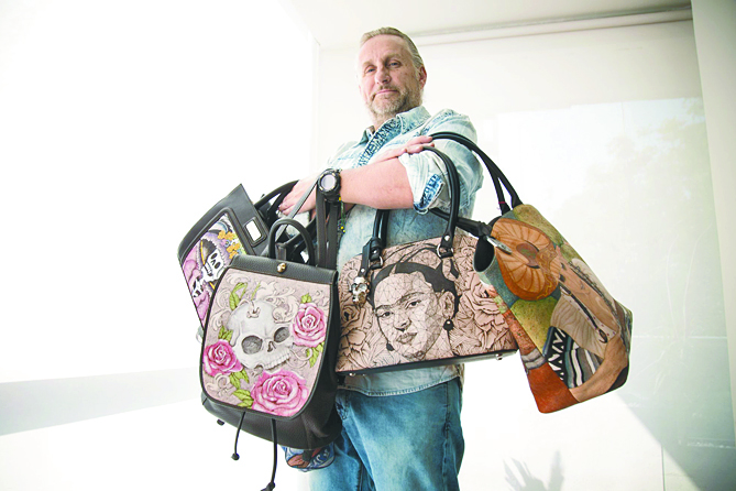 Rehabilitan a presos con bolsos de lujo