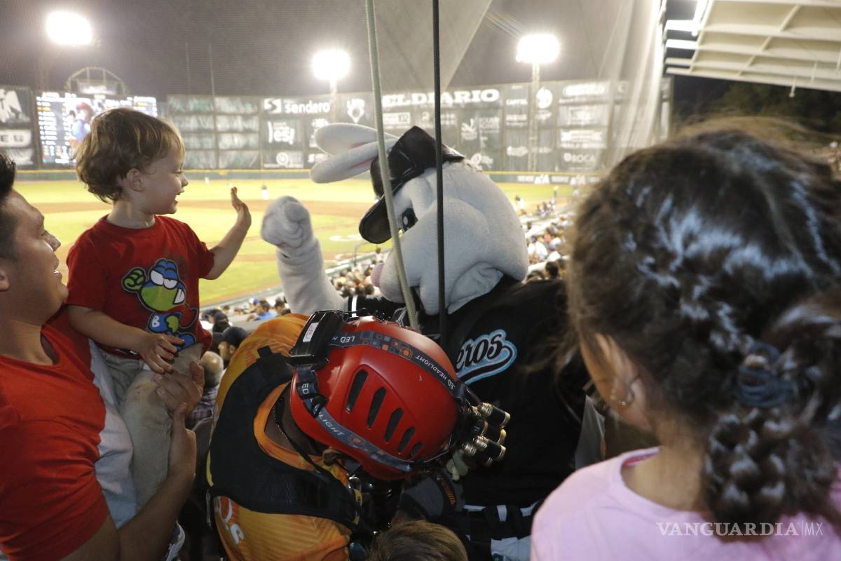 $!Despertó el dragón ante su gente