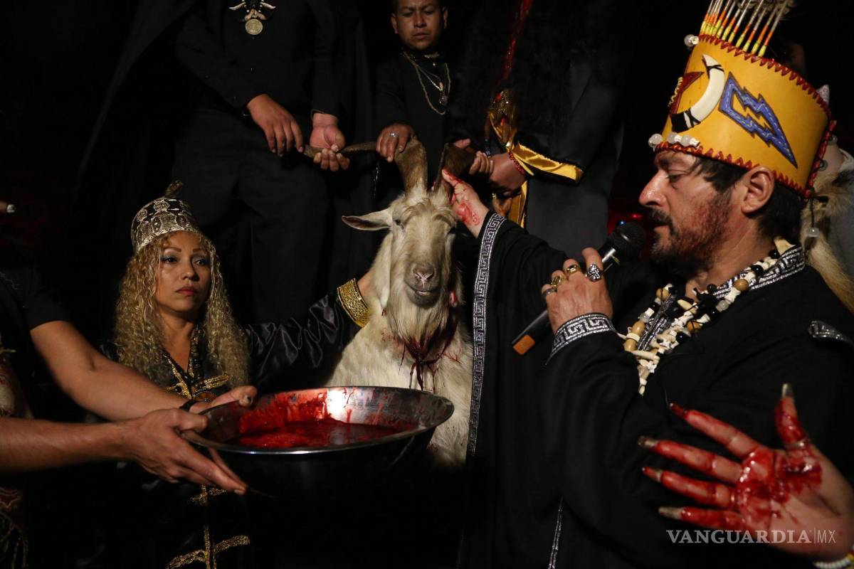 $!El Día del Brujo, celebrado cada 6 de marzo en Catemaco, Veracruz, es una festividad que honra las tradiciones ancestrales relacionadas con la magia, el misticismo y la curandería.