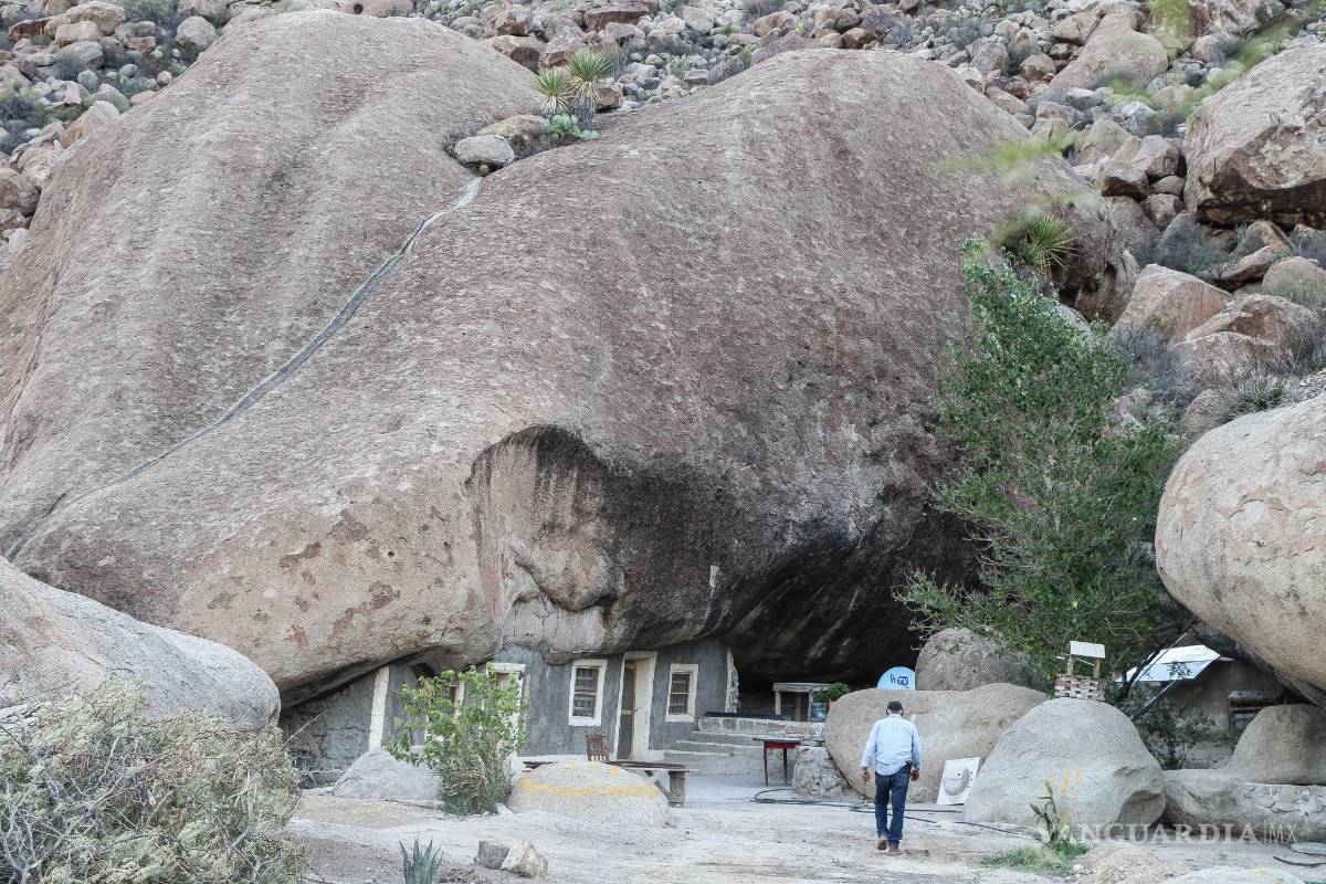 Conoce la sorprendente historia de Don Benito, el hombre que habita una casa de Piedra en el desierto coahuilense
