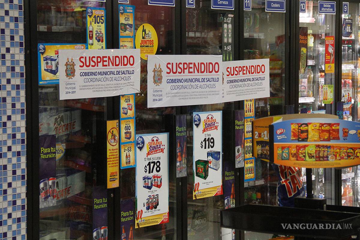 $!Clausuran un Oxxo en Saltillo, empleado vendió cerveza fuera de horario