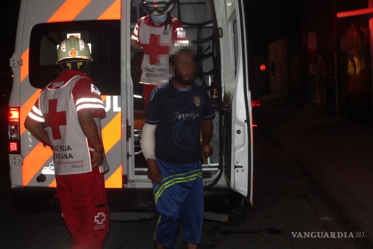 Hombre es apuñalado por su amigo dentro de un bar en Saltillo