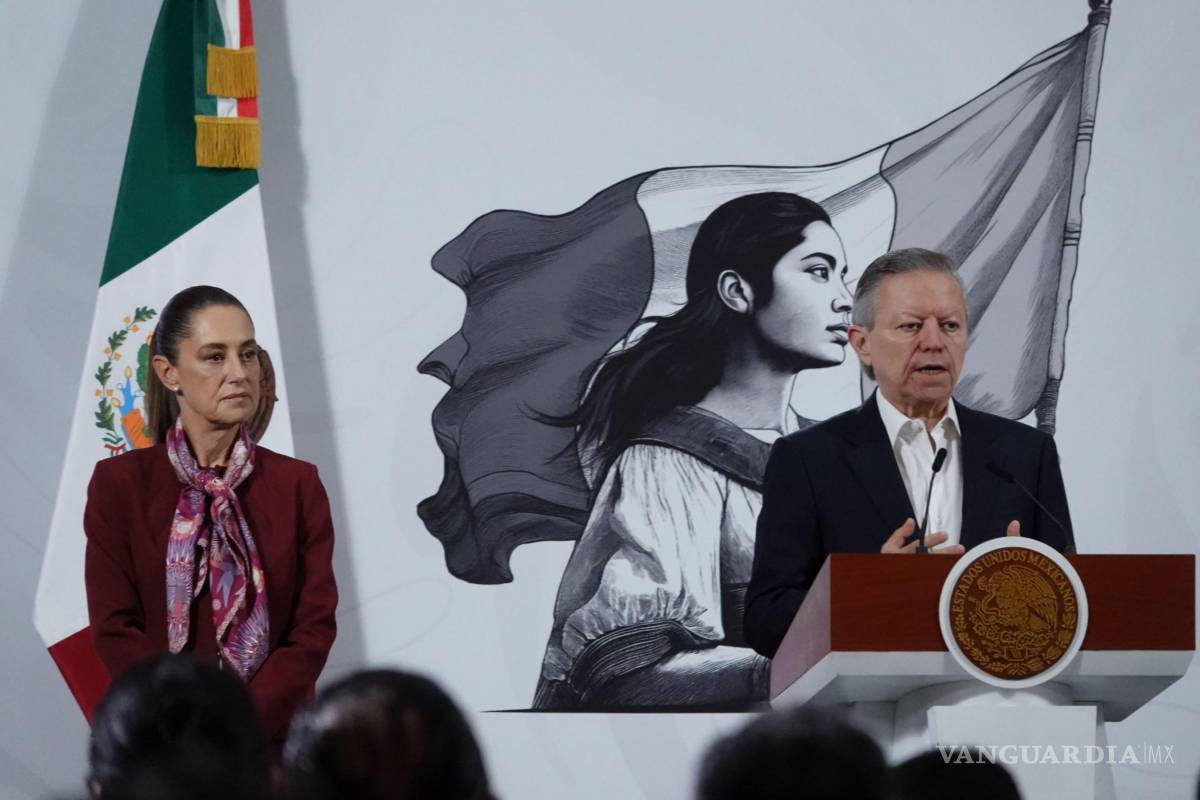 $!Arturo Zaldívar Lelo de Larrea, coordinador general de Políticas y Gobierno la Oficina de las Presidencia, explica los detalles referentes a la Ley de Amparo.