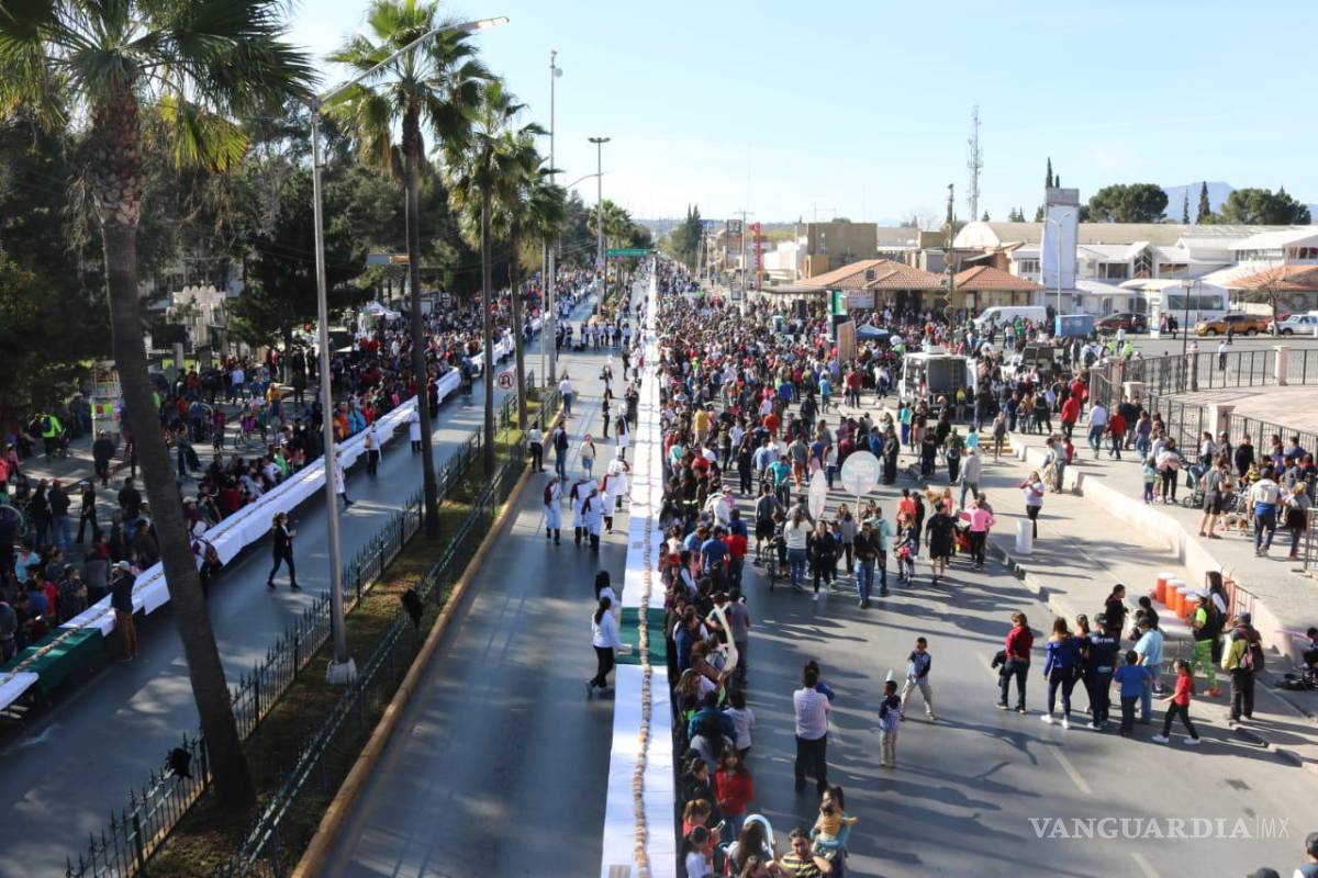 $!Rosca de Reyes de 2 kilómetros de largo recibe reconocimiento del Guinness World Records. Evento se llevó a cabo en enero de 2019.