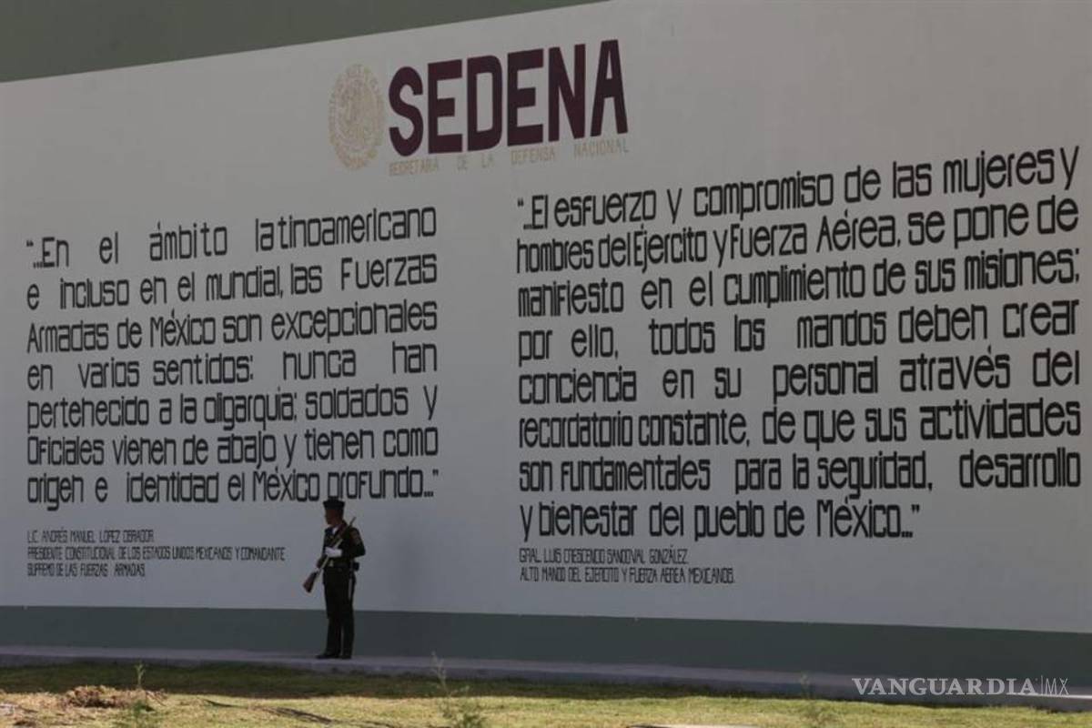 Frase de AMLO queda inmortalizada en base de Santa Lucía