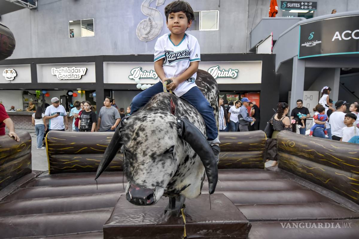 $!Saraperos celebró el Día del Niño en el Estadio Francisco I. Madero con actividades especiales para sus pequeños aficionados.