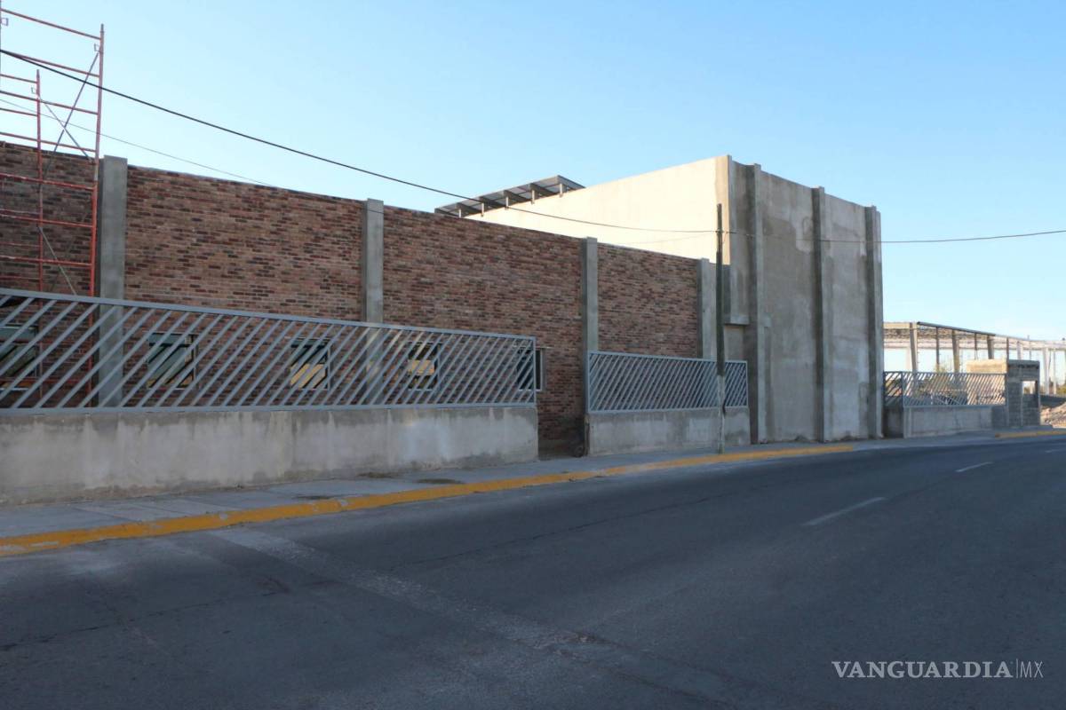 $!De acuerdo a la Secretaría de Infraestructura se han gastado 33 millones de pesos en la construcción de este centro que sigue sin abrir sus puertas.