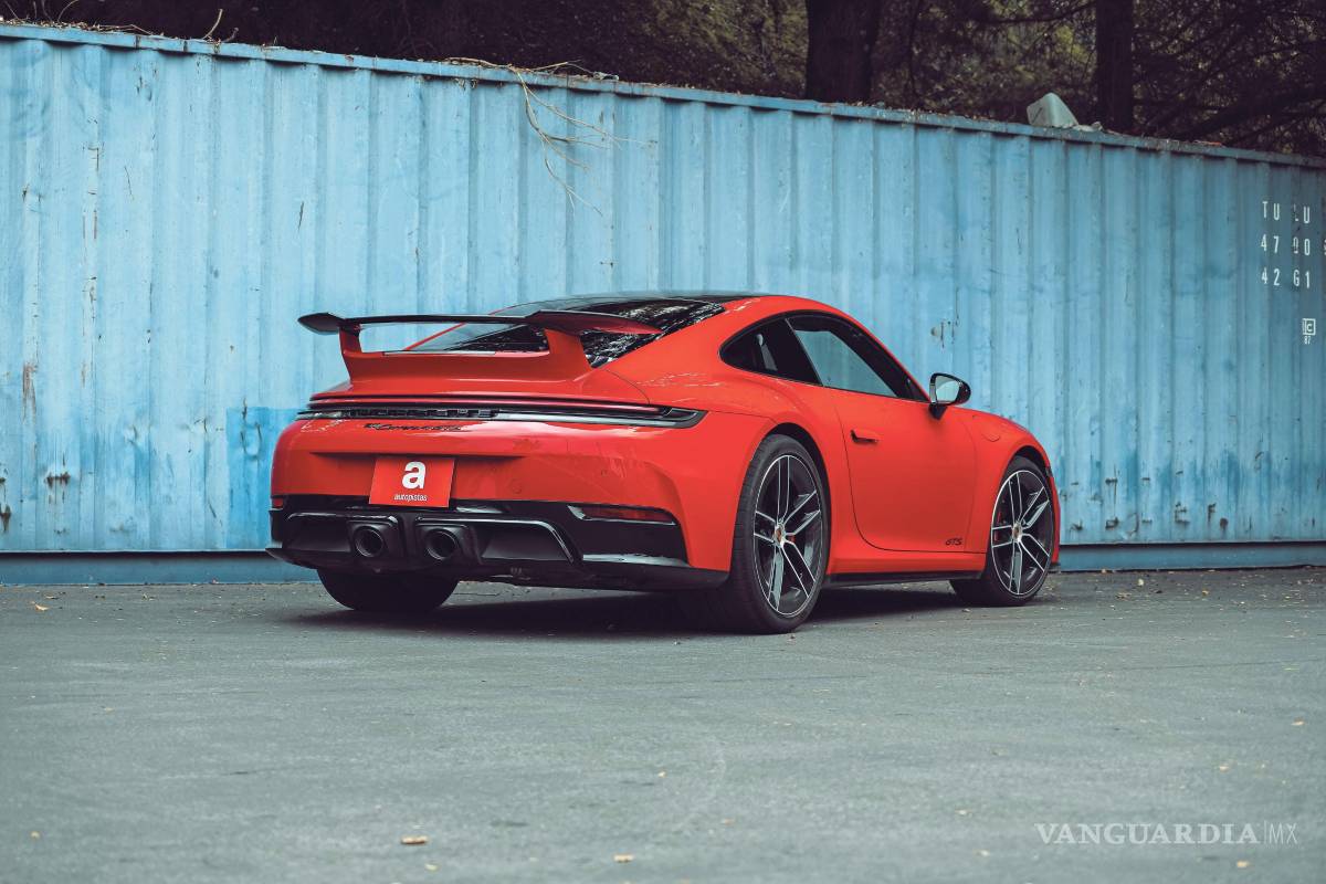 $!Los faros Matrix LED y las tomas de aire fijas distinguen a la versión electrificada.