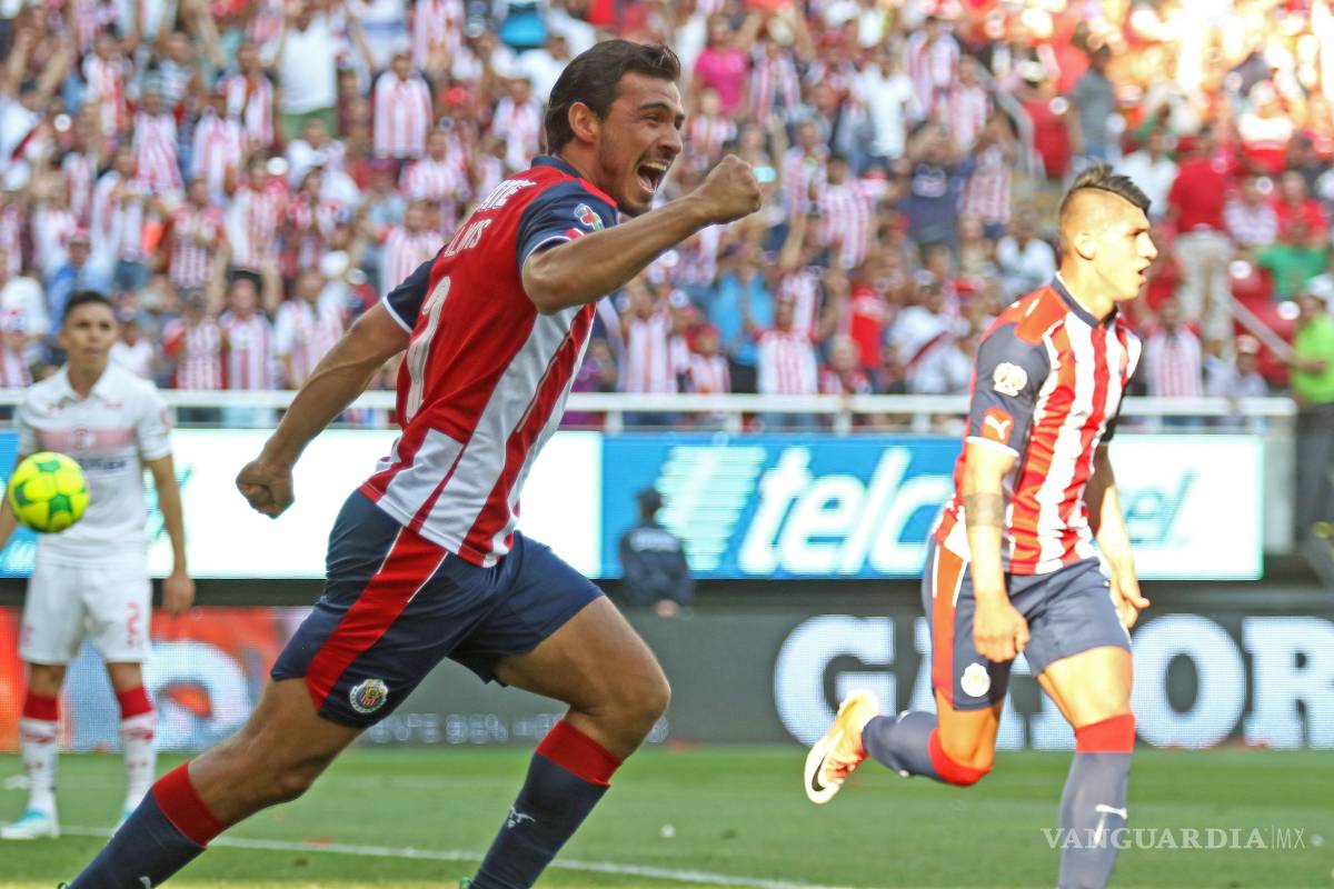 Parece que en Chivas ya perdonaron a Alanís y se perfila como titular ante Santos