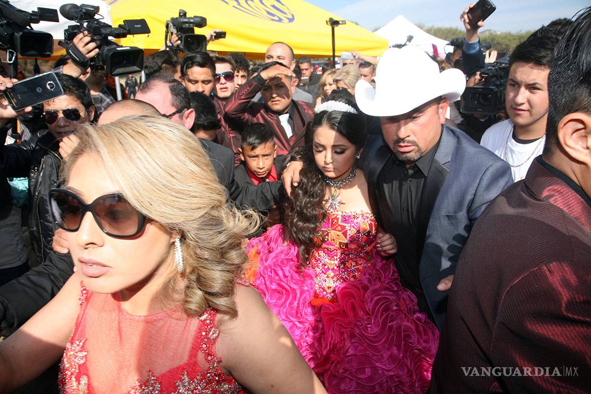 $!Llegó la fecha, miles llegaron al ejido La Joya para los XV de Rubí