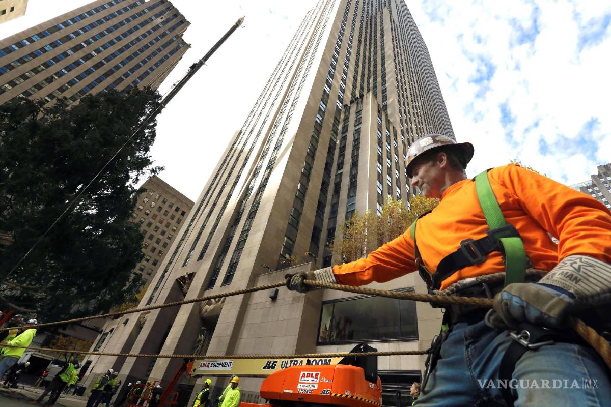 ¡Ya es Navidad! Llega a Nueva York árbol de Rockefeller Center