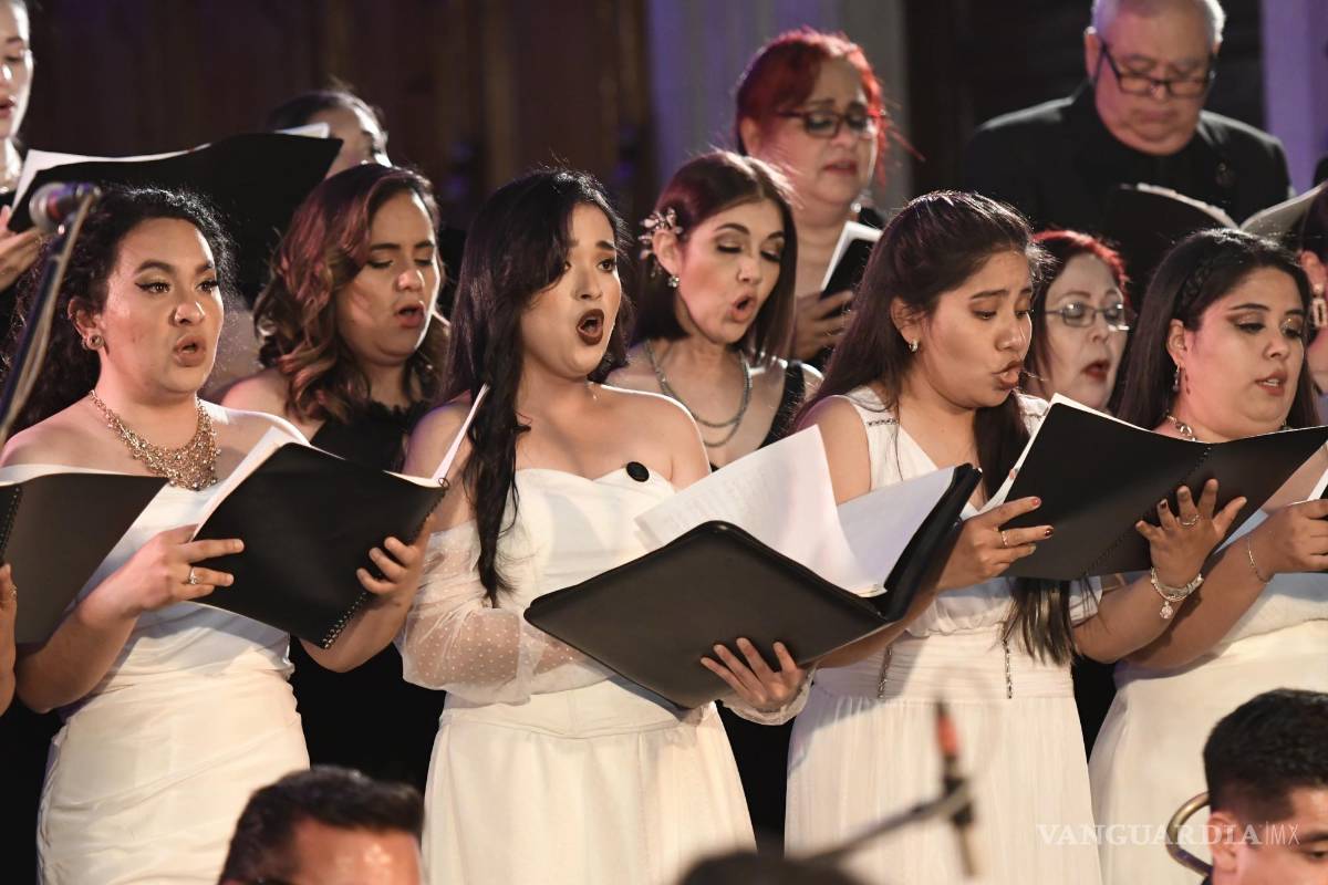 $!Compañía de Ópera de Saltillo llena la catedral de canto y público