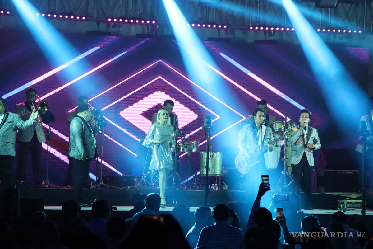 $!Los Ángeles Azules encienden Arteaga con Ximena Sariñana