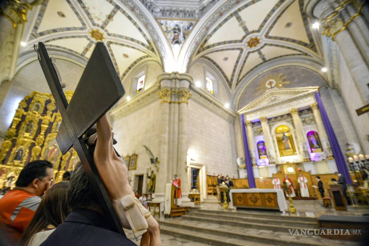 $!Saltillo: Llama obispo a reflexión, esperanza y solidaridad en inicio de Semana Santa