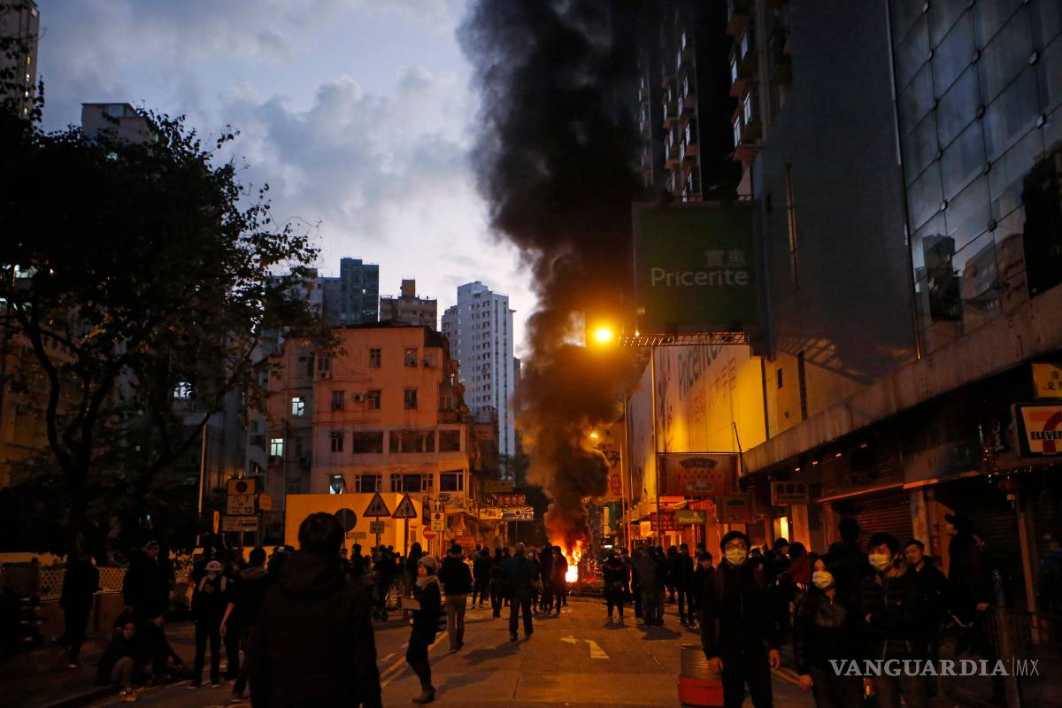 Enfrentamientos en Hong Kong durante celebración del año nuevo lunar