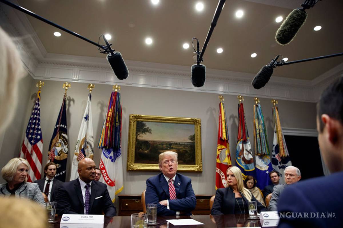 Insiste Trump en armar a maestros y rechaza simulacros