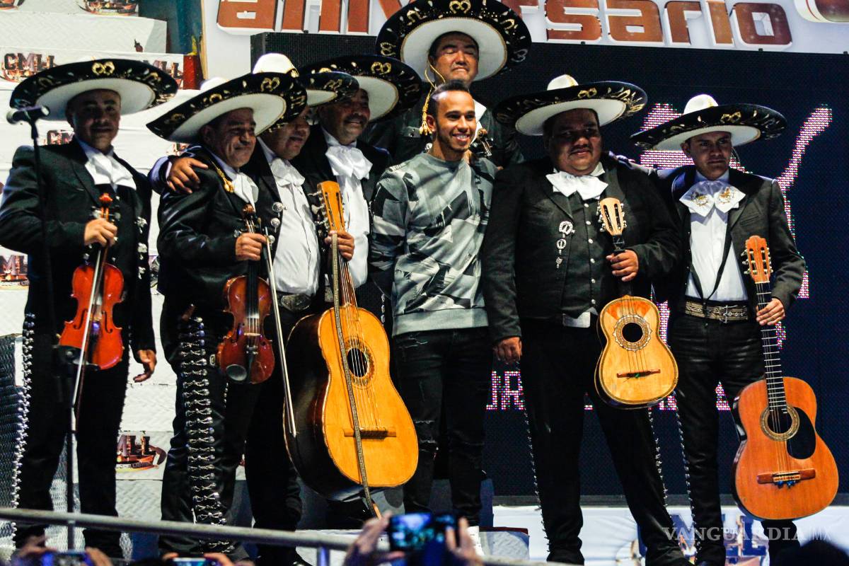 $!Lewis Hamilton enfrenta a Oribe Peralta y Mistico en reta de futbolito