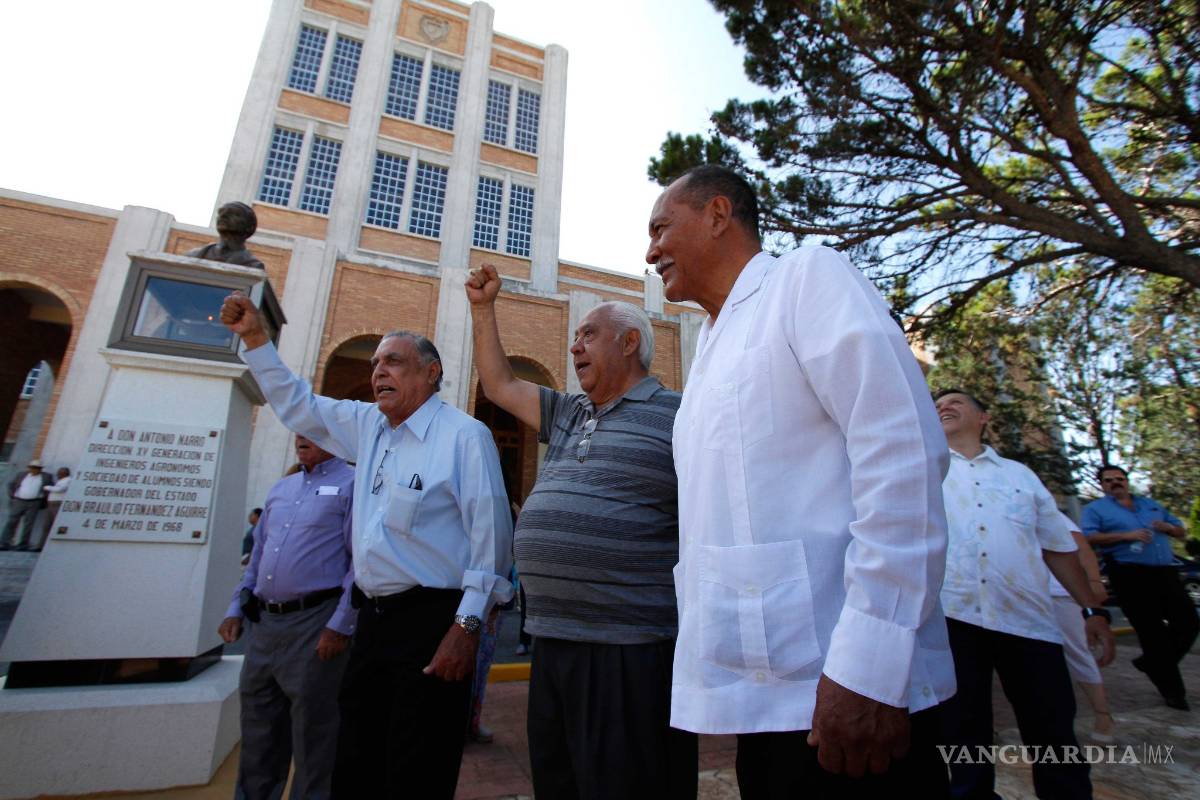 ‘Buitres’ cincuentenarios honran a su Alma Mater