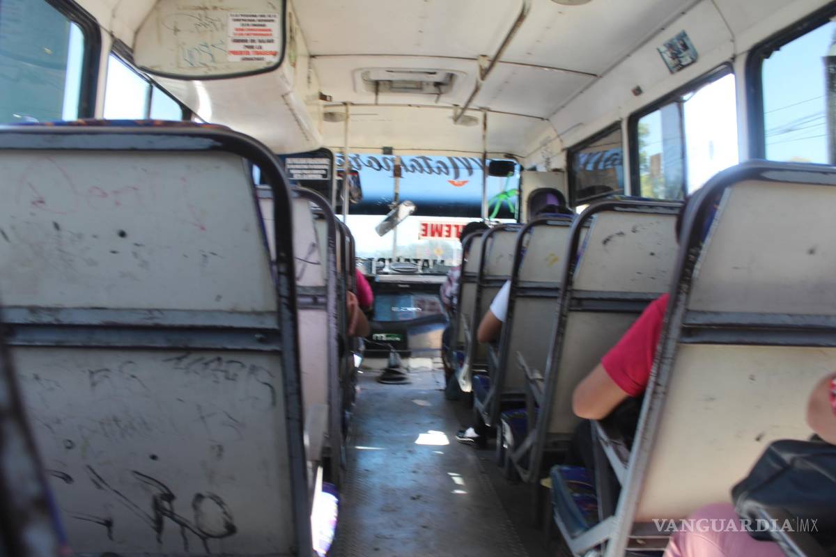 $!Quien se atreve a tomar la ruta a Matamoros, se enfrenta con camiones viejos, vandalizados y sucios. Estas son las postales de las unidades que llevan a la gente a Matamoros por un costo de 20 pesos.