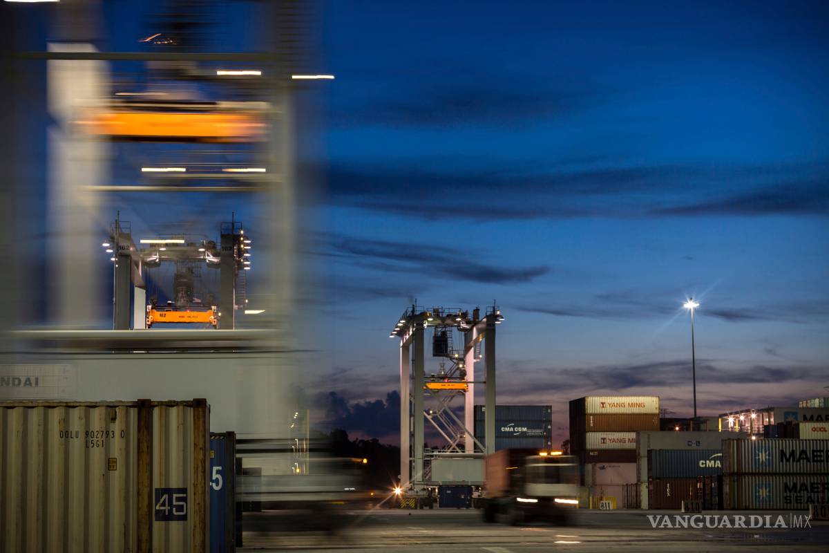 Déficit comercial de EU alcanza su máximo en una década