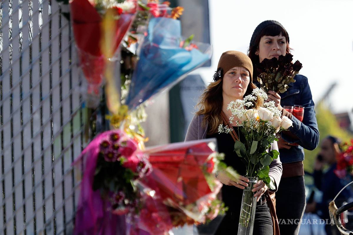 Incendio en 'antro' improvisado de Oakland se cobra 33 muertos