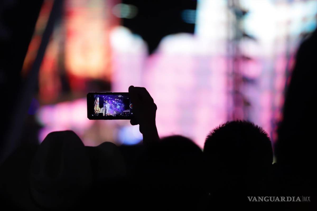 $!Sus fanáticos no dejaron de cantar sus canciones, aunque el concierto sobrepasó las 3 horas.