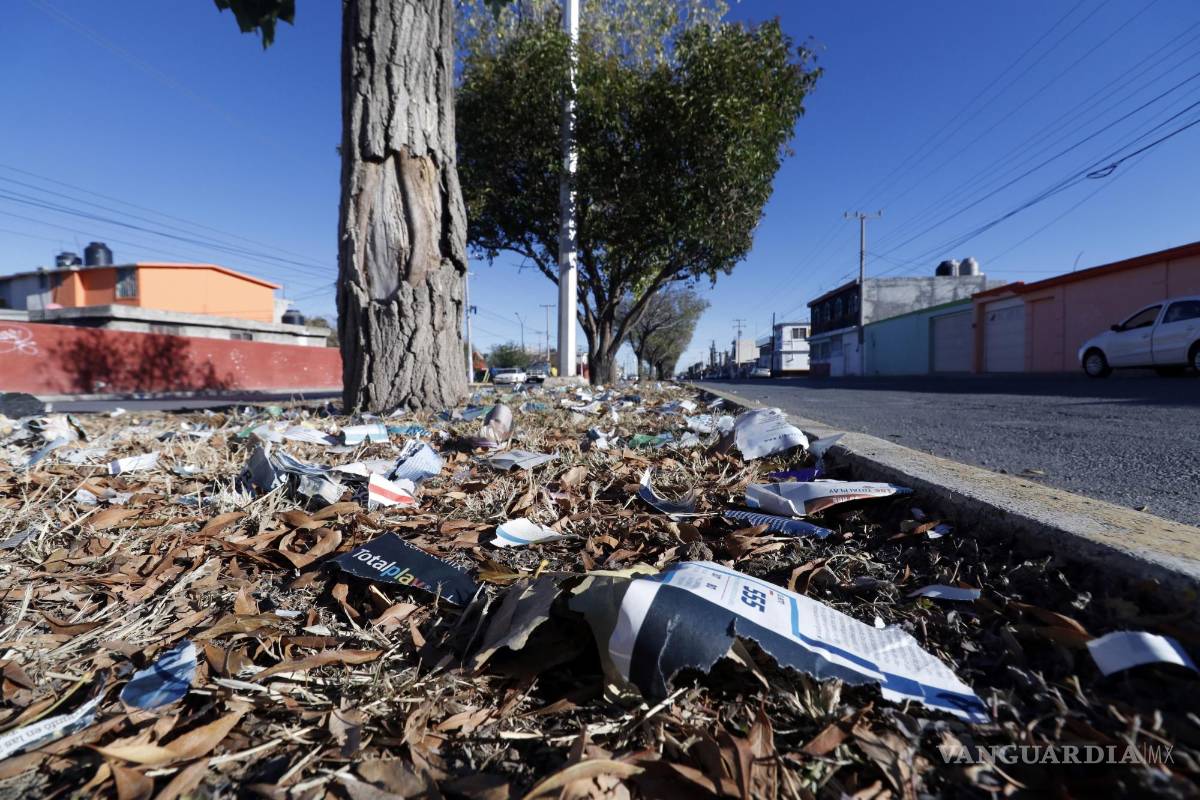 $!Las calles de Saltillo amanecieron con basura generada en las fiestas navideñas.