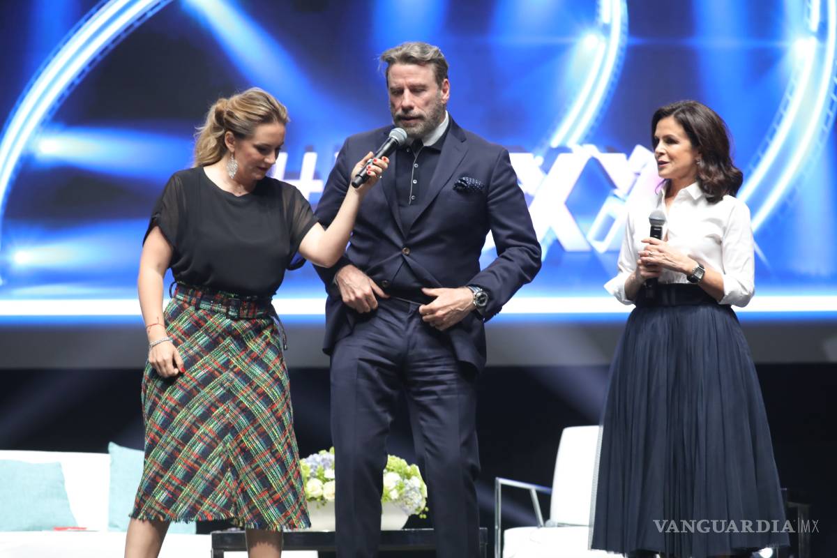 $!Pide John Travolta a jóvenes mexicanos hacer las cosas con sentido social