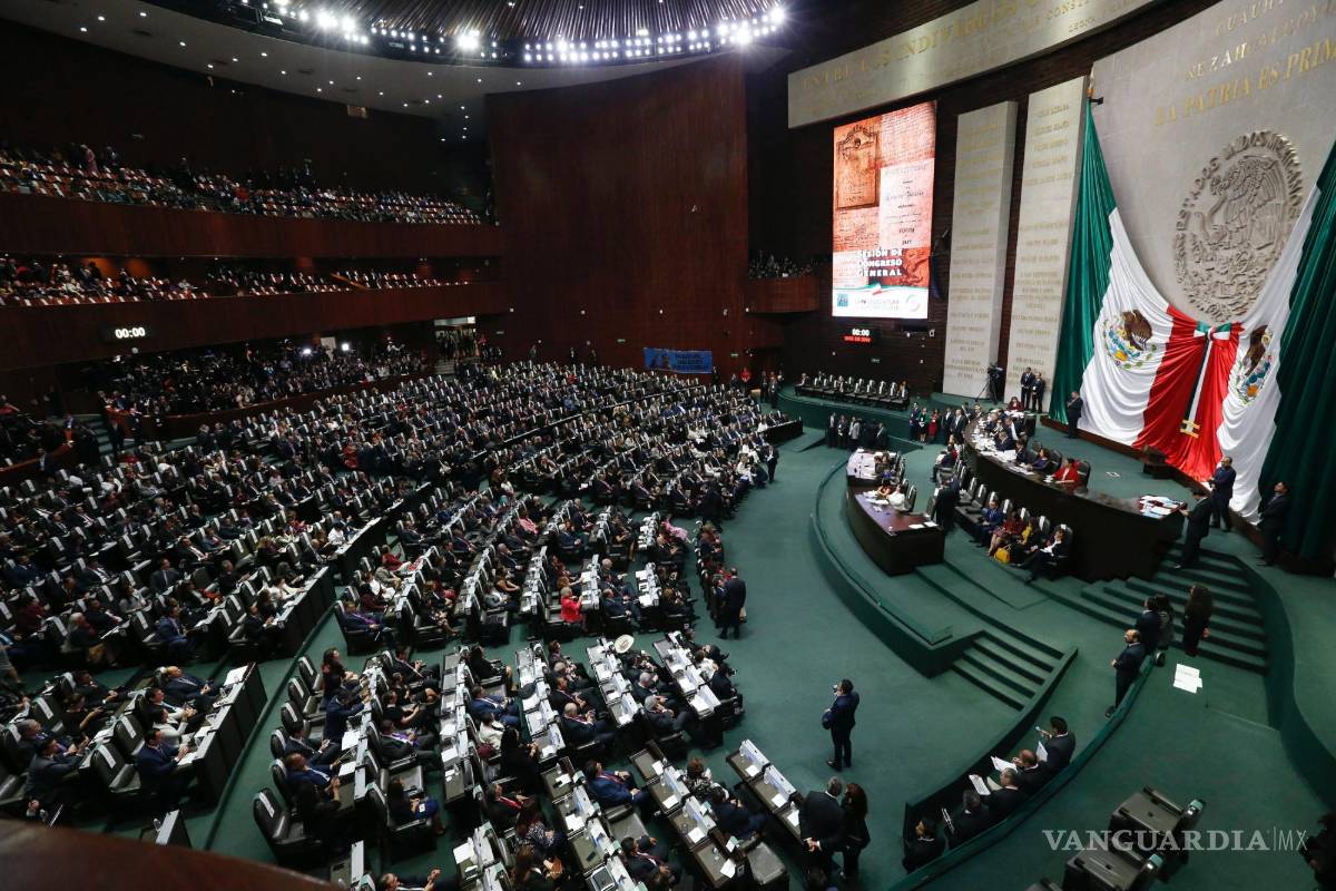 $!Los legisladores esperan la ceremonia de toma de posesión presidencial de AMLO en el Congreso Nacional en CDMX, el 1 de diciembre de 2018.