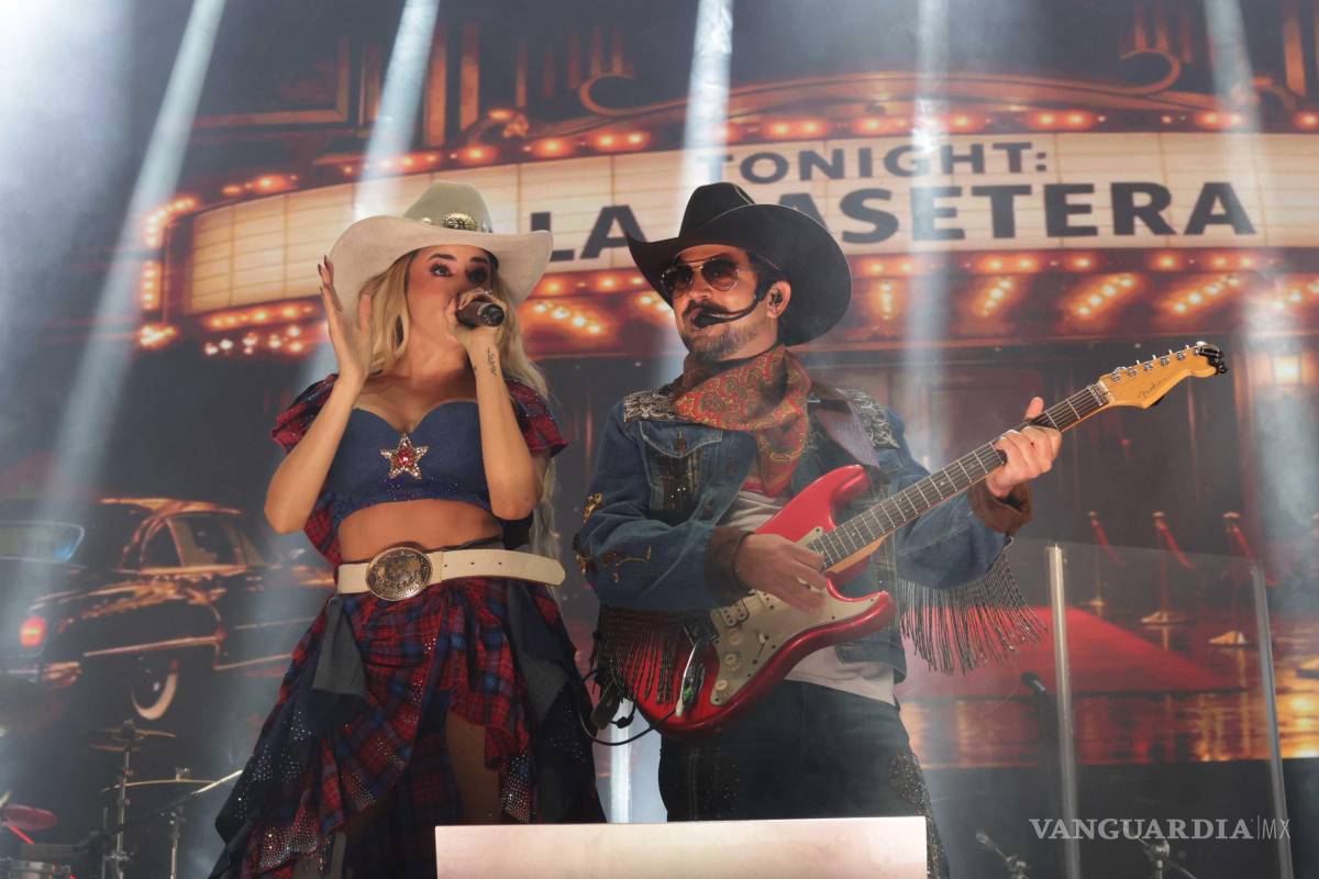 $!El grupo La Casetera hizo vibrar al público en el Teatro del Pueblo durante la jornada inaugural del Rodeo Saltillo 2026.