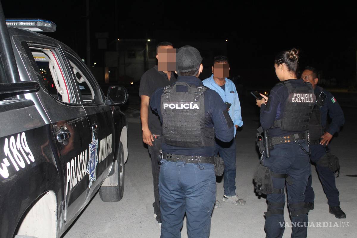 Adulto mayor se acerca a saludar a un amigo y hombres lo agreden con varilla de metal