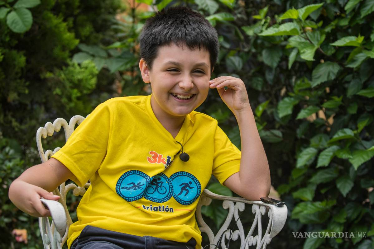 Con tan solo 12 años ingresa a la UNAM a estudiar Física Biomédica