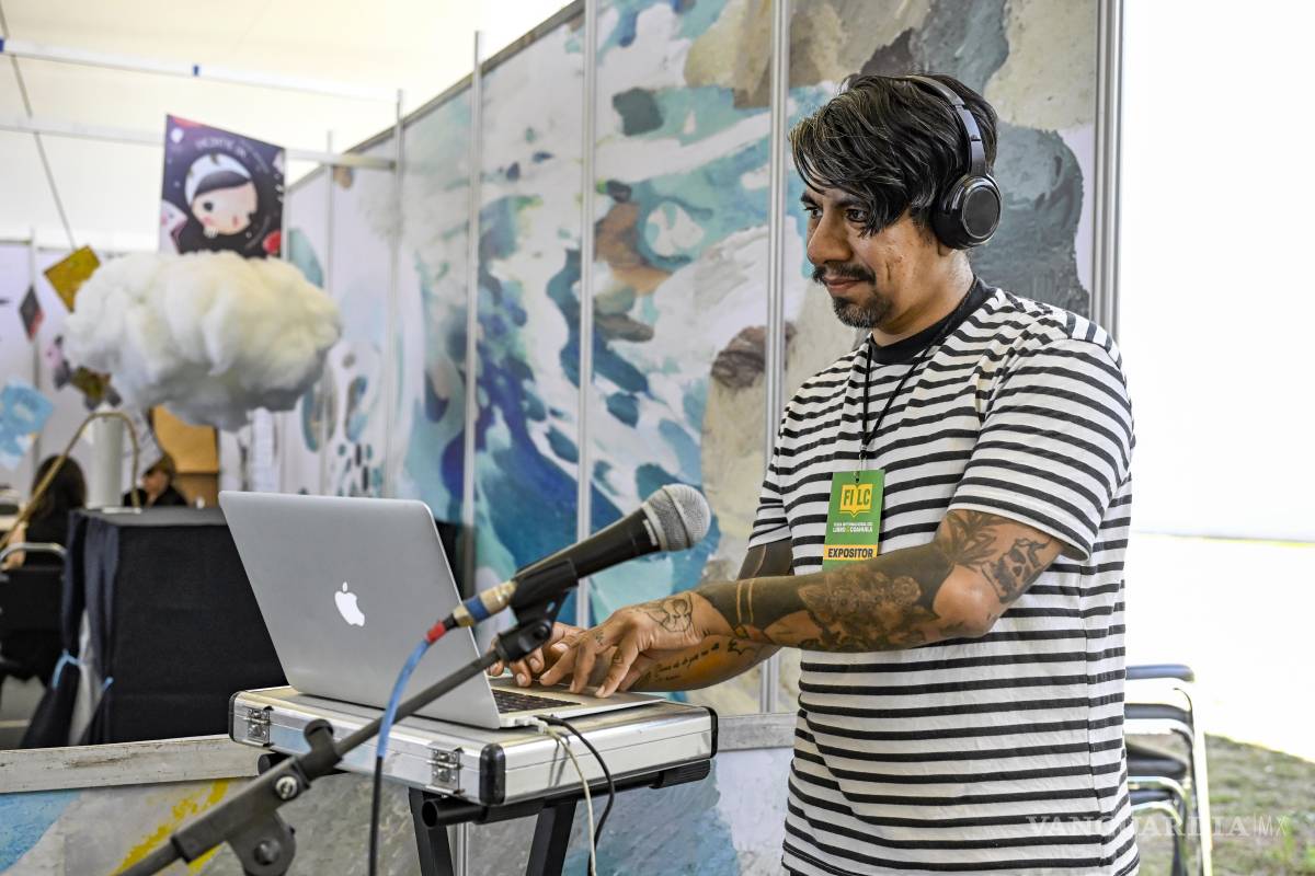 $!Adair Vigil crea un viaje sonoro a las profundidades del mar en la FILC