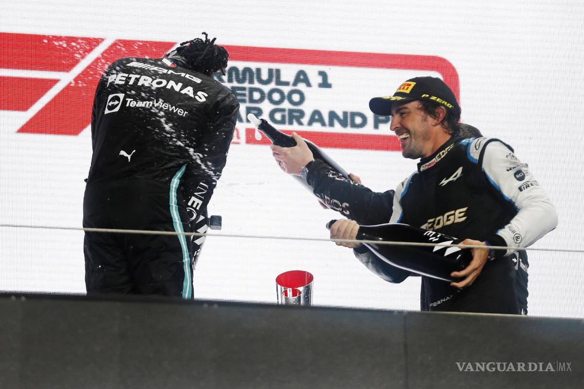 Se lleva Hamilton GP de Qatar; Checo Pérez remonta a cuarto; Alonso gana primer podio en 2021